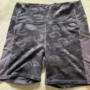 Fabletics Camouflage Bike Shorts - Gray